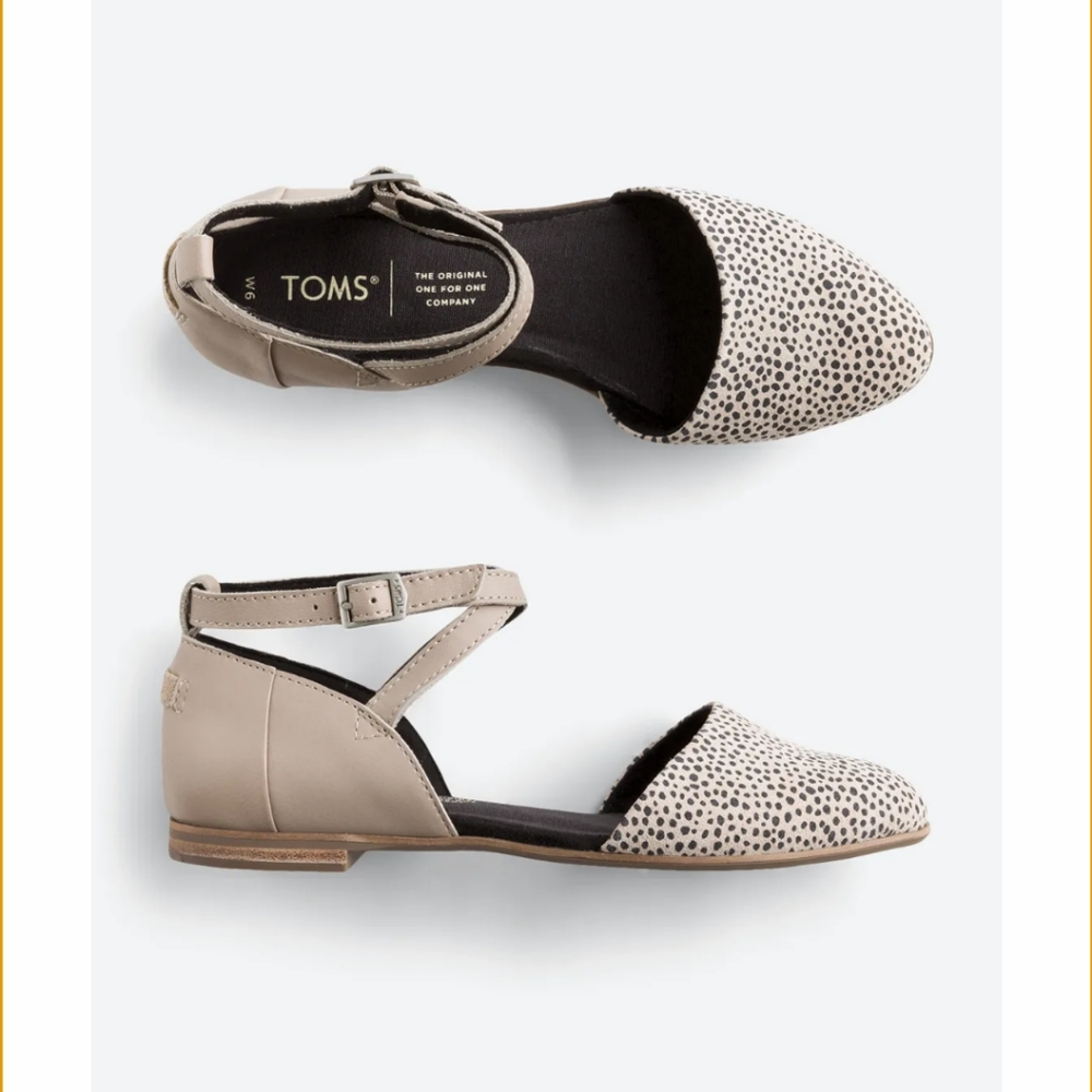 Tom's leopard flats